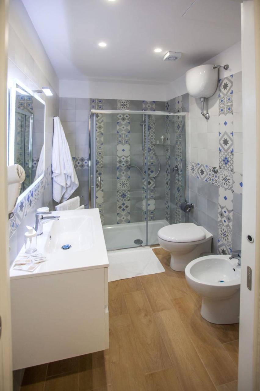 B&B Vico Milano 18 Naples Exterior photo