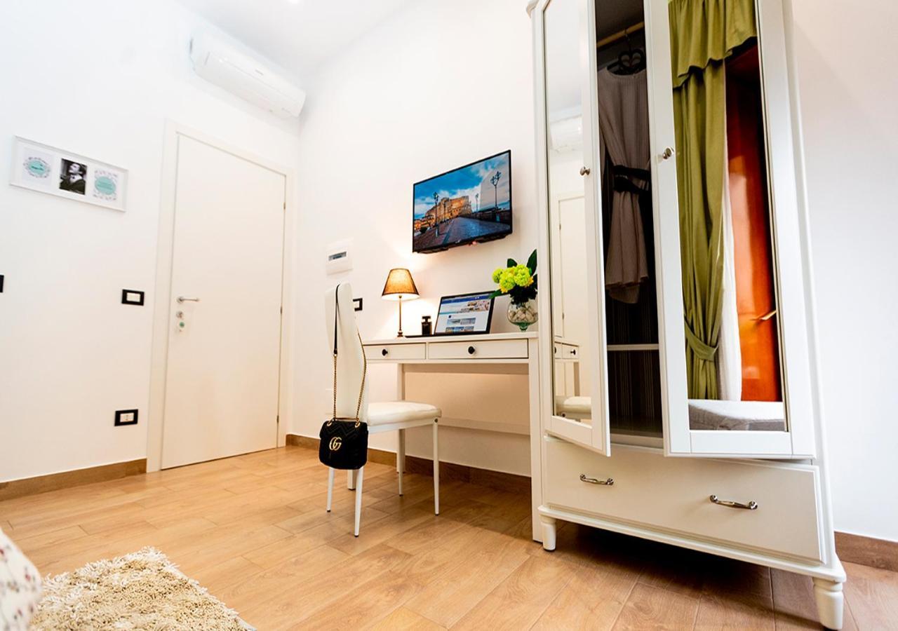 B&B Vico Milano 18 Naples Exterior photo